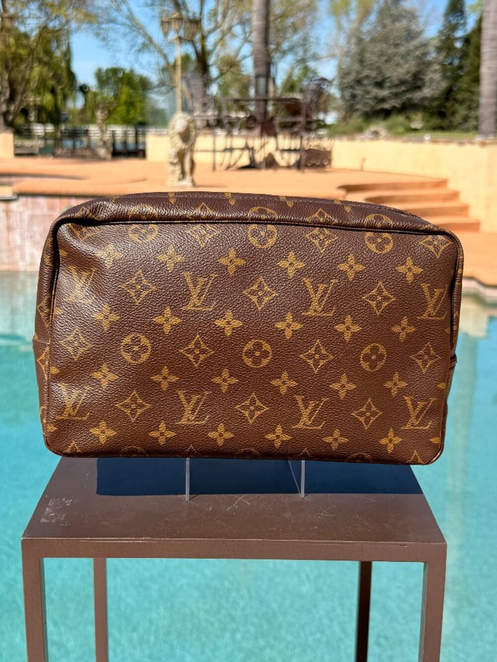 Louis Vuitton Vintage Monogram Trouse Toilette 28